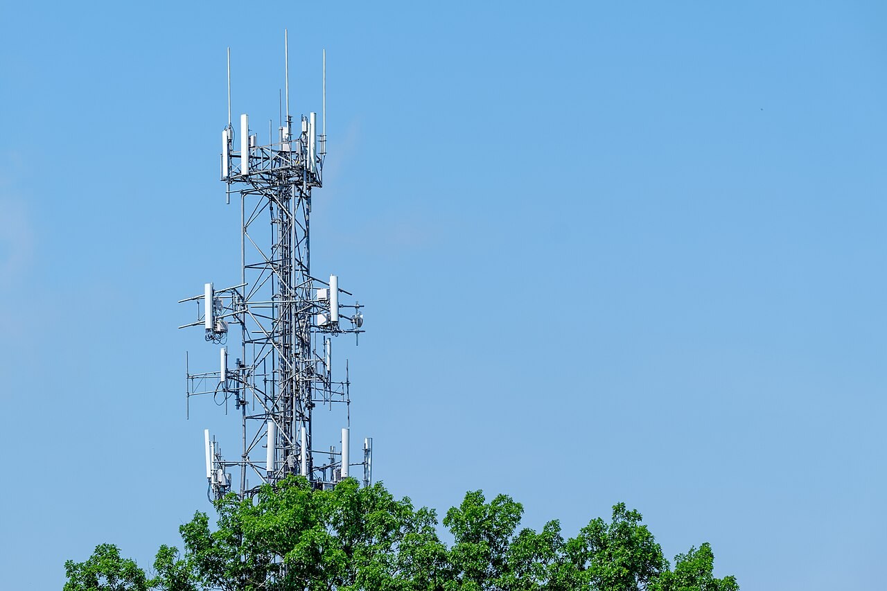 A cellular antenna tower in Knoxville, Tennessee, photographed in May 2014. Context image, not a Samsung summit demonstration.